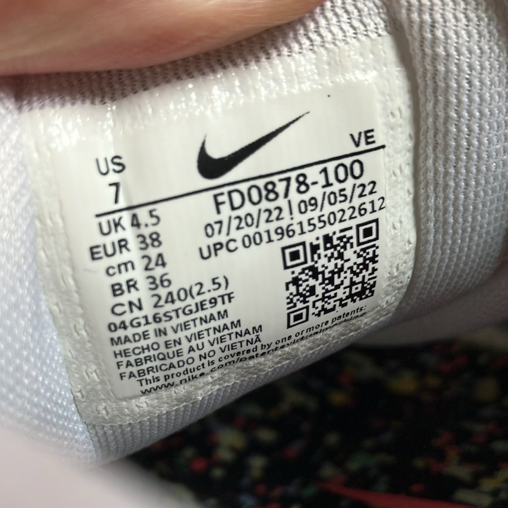 Nike - Picture 13 of 17